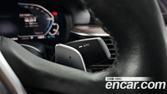 BMW 5-Series 2020 — photo 27