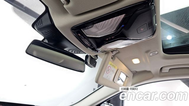 BMW 5-Series 2020 — photo 31