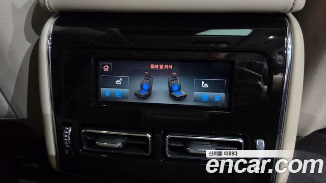Lincoln Aviator 2021 — photo 31