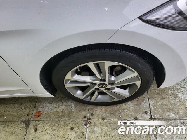 Hyundai AVANTE 2017 — photo 5
