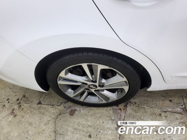 Hyundai AVANTE 2017 — photo 6