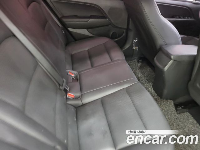 Hyundai AVANTE 2017 — photo 11