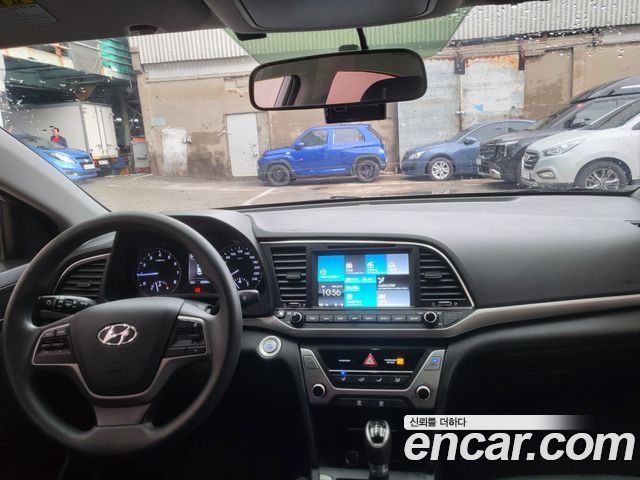 Hyundai AVANTE 2017 — photo 12