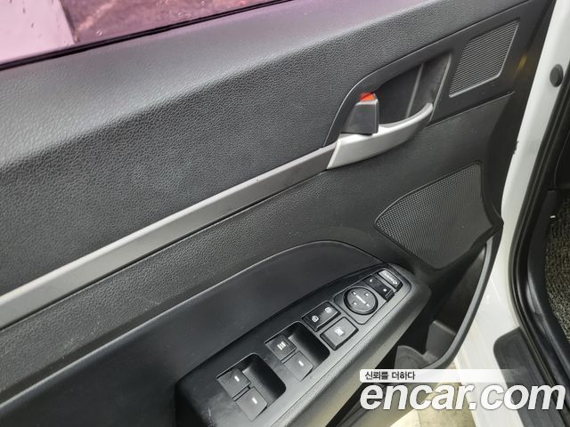 Hyundai AVANTE 2017 — photo 14