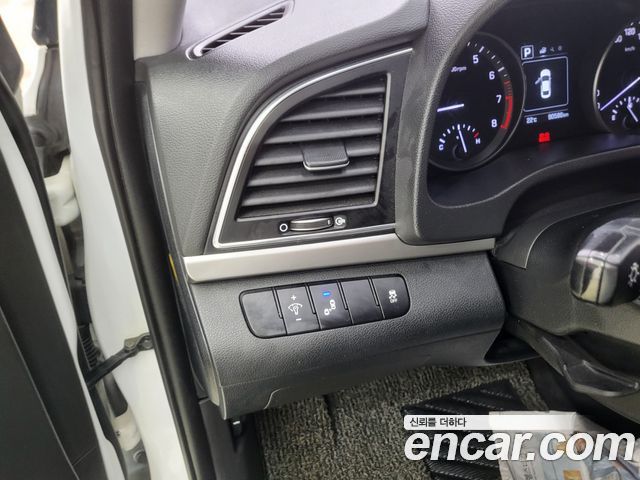 Hyundai AVANTE 2017 — photo 15