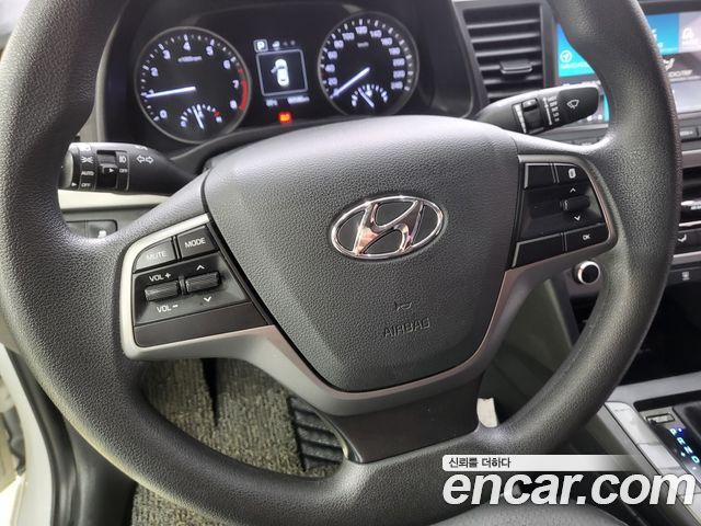 Hyundai AVANTE 2017 — photo 16