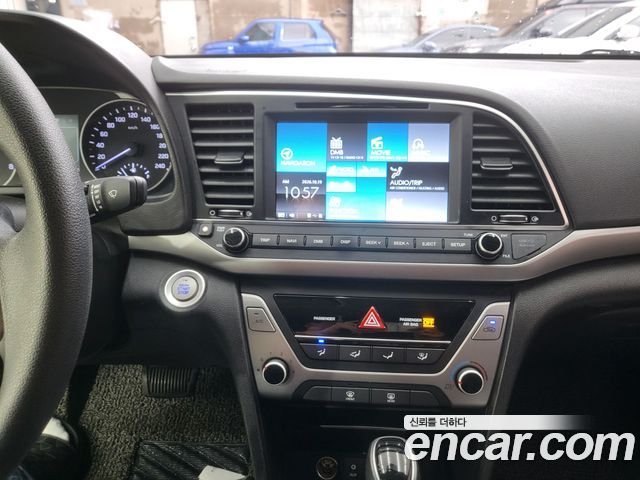 Hyundai AVANTE 2017 — photo 18