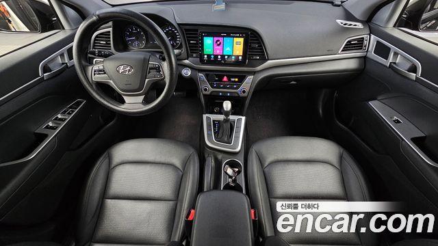 Hyundai AVANTE 2017 — photo 10