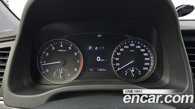 Hyundai AVANTE 2017 — photo 11