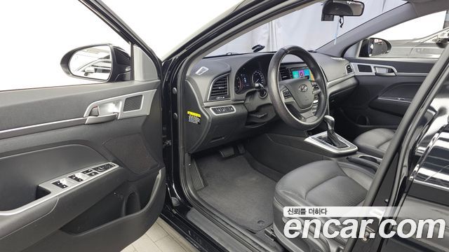 Hyundai AVANTE 2017 — photo 13
