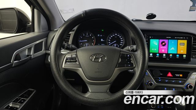 Hyundai AVANTE 2017 — photo 19