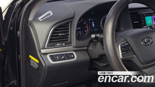 Hyundai AVANTE 2017 — photo 25