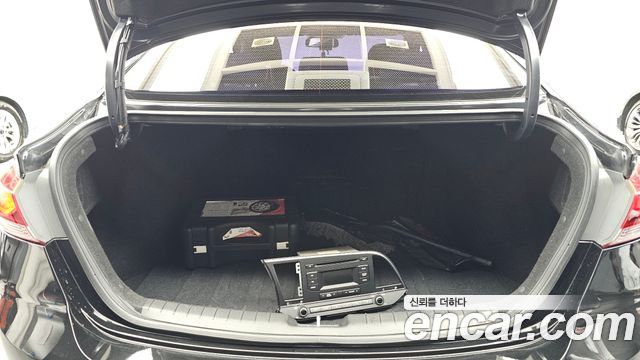 Hyundai AVANTE 2017 — photo 26