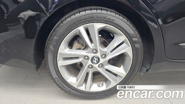 Hyundai AVANTE 2017 — photo 7