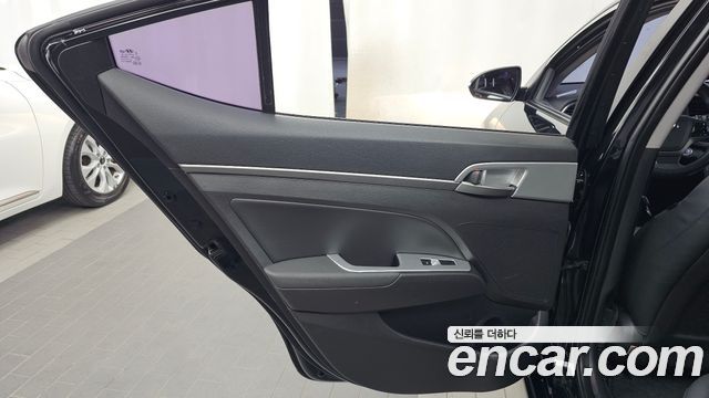 Hyundai AVANTE 2017 — photo 15