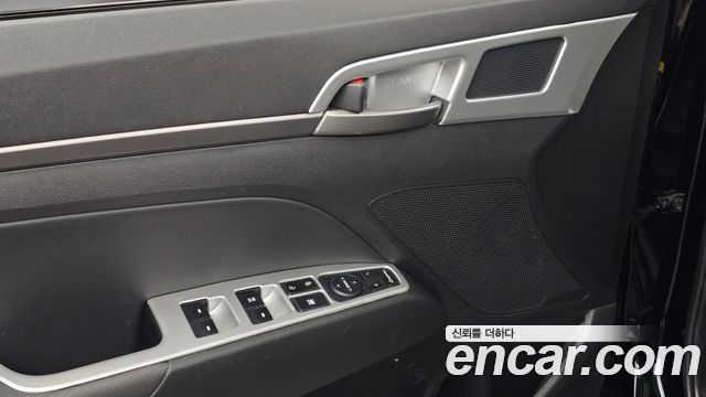 Hyundai AVANTE 2017 — photo 29
