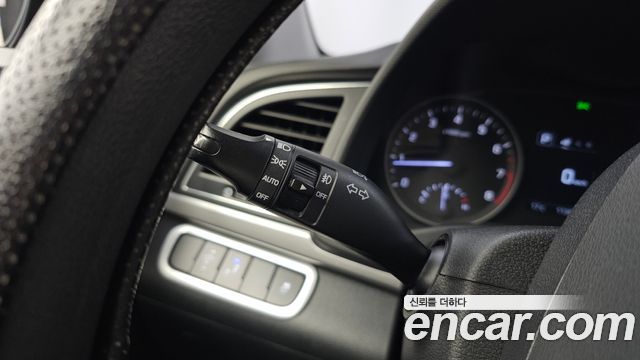 Hyundai AVANTE 2017 — photo 31