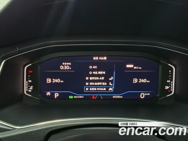 Volkswagen T-Roc 2022 — photo 8