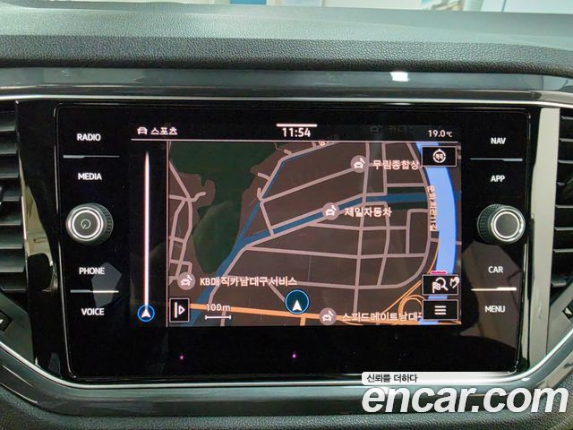 Volkswagen T-Roc 2022 — photo 12