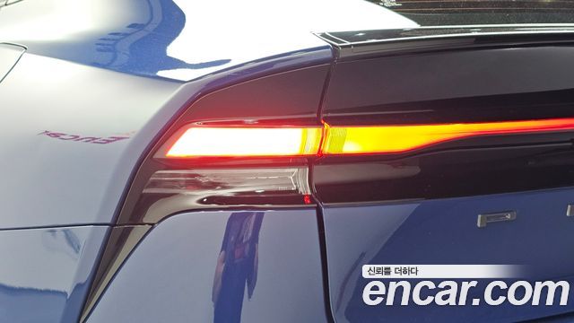 Toyota Prius 2024 — photo 9