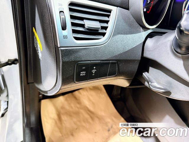 Hyundai AVANTE 2011 — photo 9