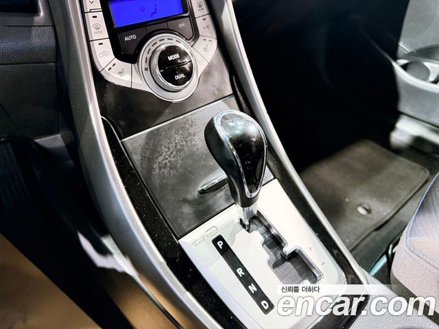 Hyundai AVANTE 2011 — photo 10