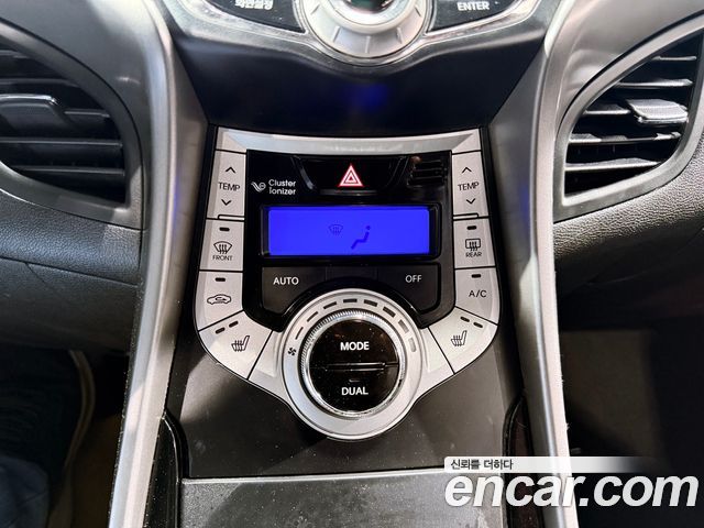 Hyundai AVANTE 2011 — photo 11