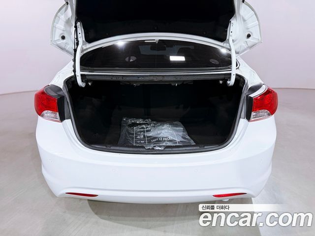 Hyundai AVANTE 2011 — photo 19
