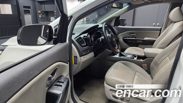 Kia Canival 2016 — photo 13