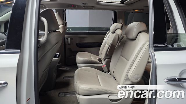 Kia Canival 2016 — photo 17