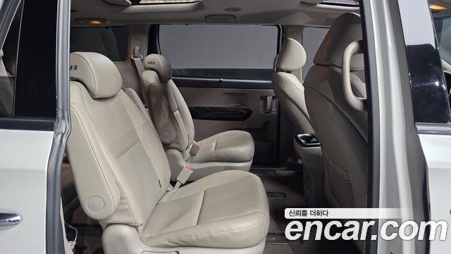Kia Canival 2016 — photo 18
