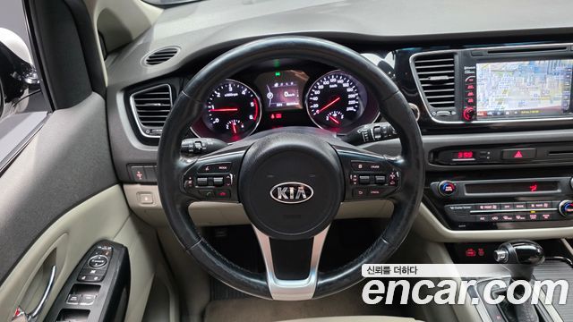 Kia Canival 2016 — photo 19