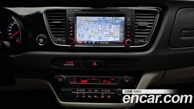 Kia Canival 2016 — photo 20