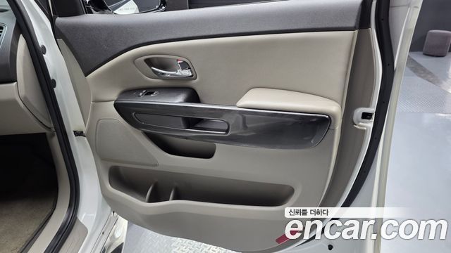 Kia Canival 2016 — photo 14