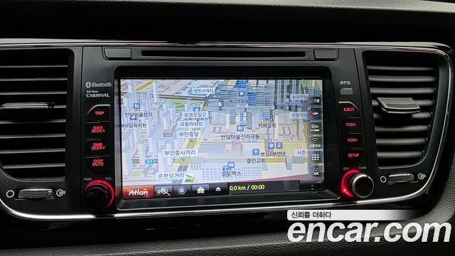 Kia Canival 2016 — photo 32