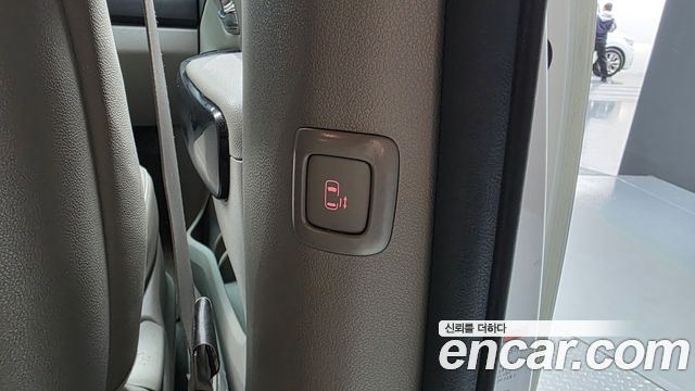 Kia Canival 2016 — photo 33