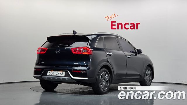 Kia Niro 2017 — photo 2