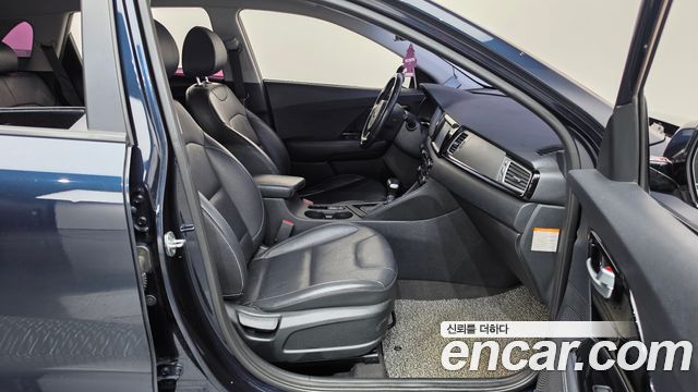 Kia Niro 2017 — photo 16