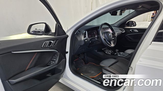 BMW 1-Series 2021 — photo 13