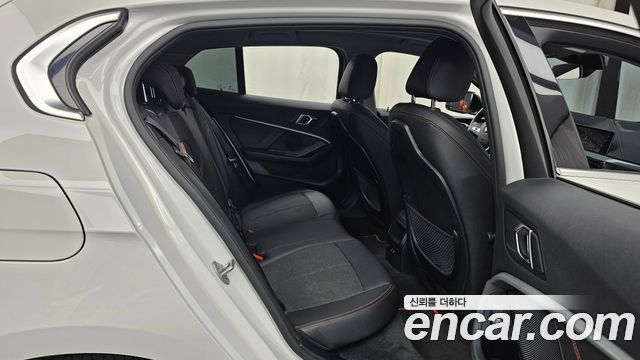 BMW 1-Series 2021 — photo 17