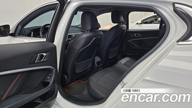 BMW 1-Series 2021 — photo 18