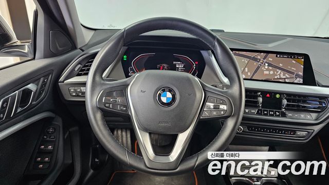 BMW 1-Series 2021 — photo 19