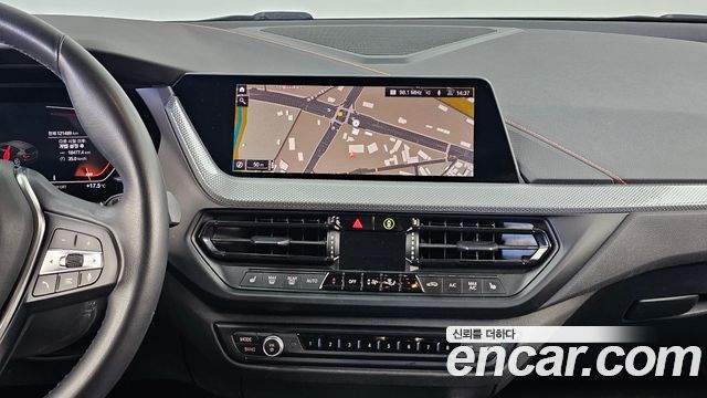 BMW 1-Series 2021 — photo 24