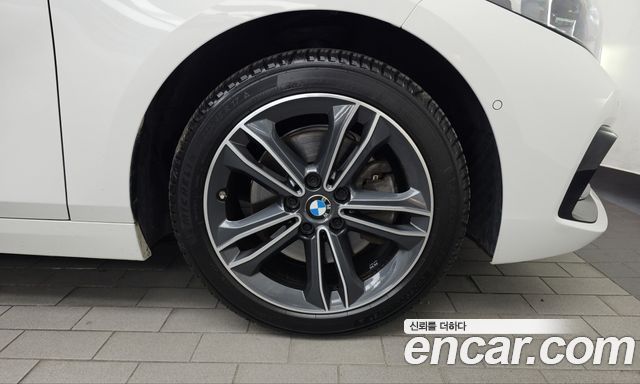BMW 1-Series 2021 — photo 7