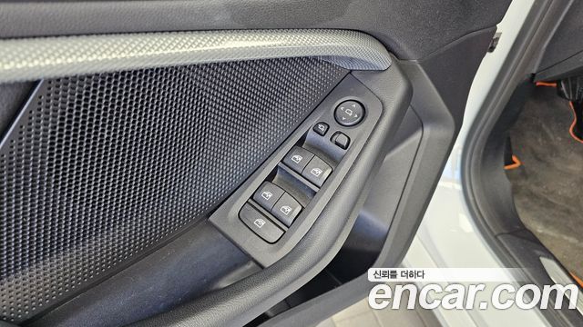 BMW 1-Series 2021 — photo 29