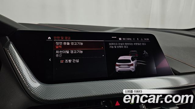 BMW 1-Series 2021 — photo 32