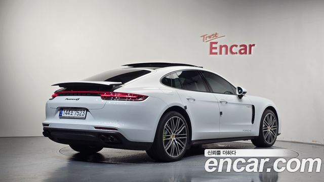 Porsche Panamera 2020 — photo 2
