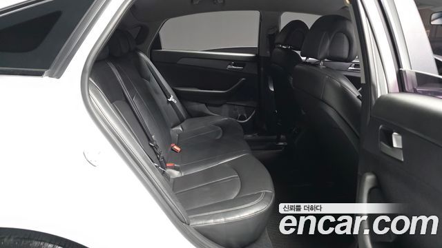 Hyundai Sonata 2017 — photo 12