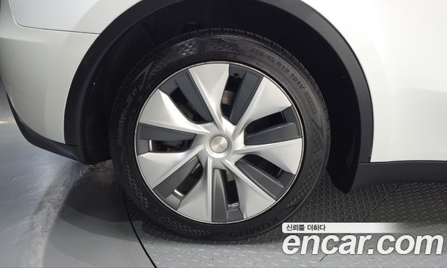 Tesla Model Y 2024 — photo 5