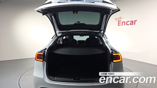 Tesla Model Y 2024 — photo 23